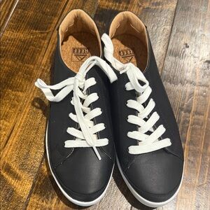 Reef Black faux leather Sneakers sz9